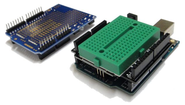 原型擴充板與疊加在Arduino Uno上的樣子